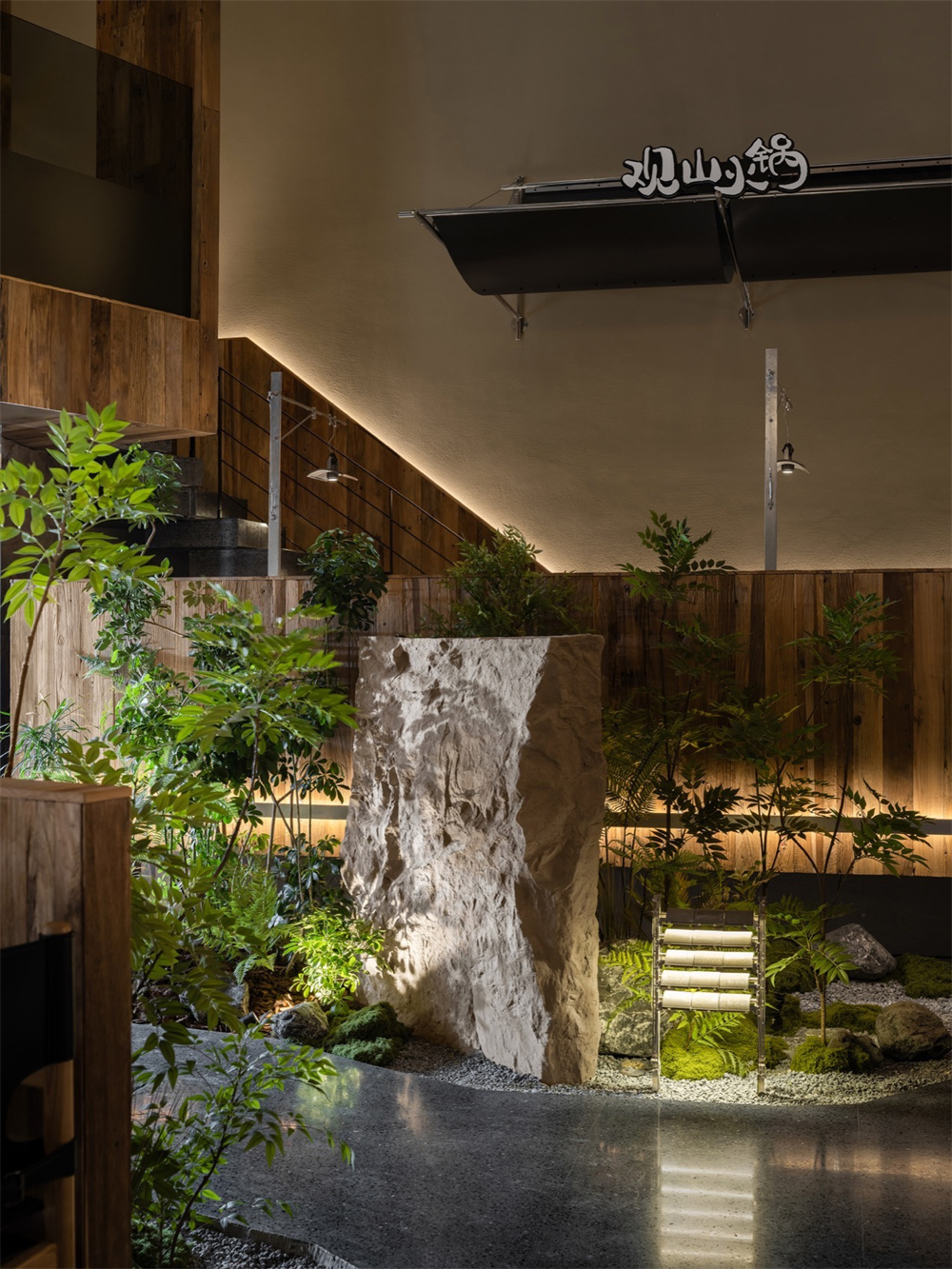 自然野趣   觀山特色火鍋店裝修設(shè)計方案(圖2)